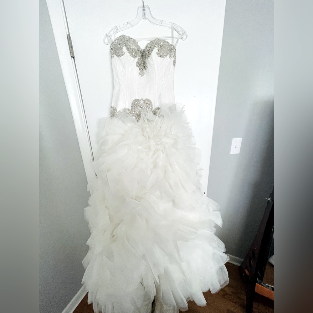 Winnie Couture Wedding Dress w/Swarovski crystals. Size 6. Worn one time ~2hrs.